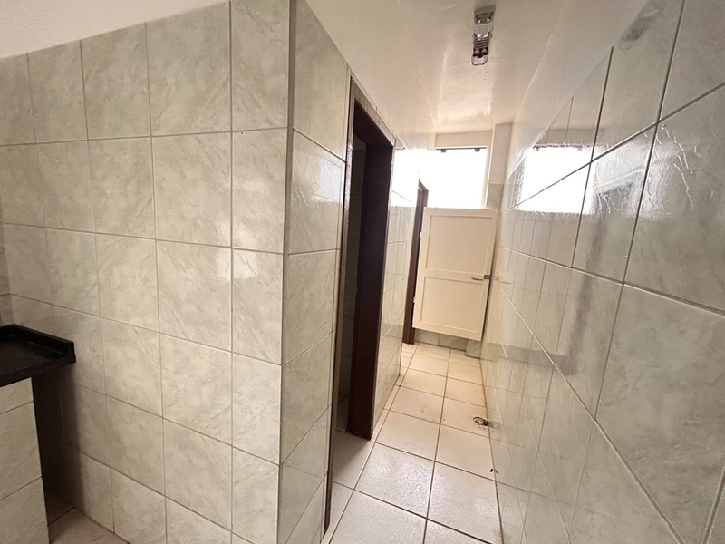 ALUGA AMPLA SALA COMERCIAL “ACESSO CURITIBA”: 11ª foto da galeria de imagens do imóvel