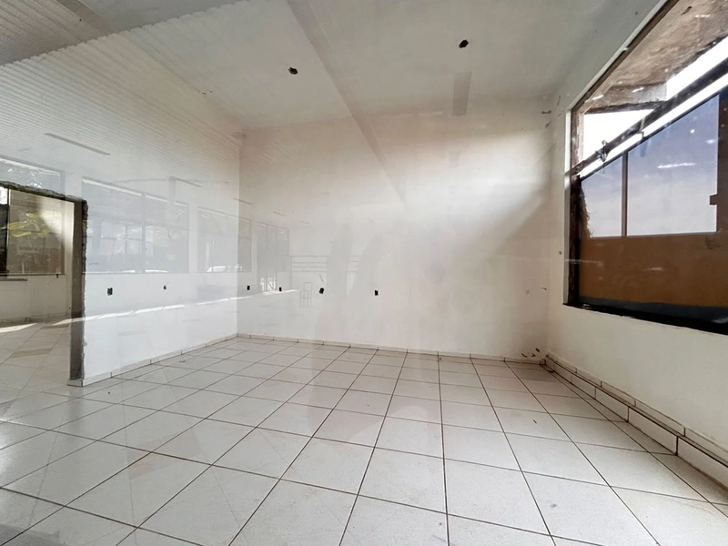 ALUGA AMPLA SALA COMERCIAL “ACESSO CURITIBA”: 5ª foto da galeria de imagens do imóvel