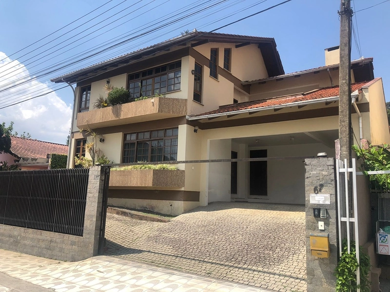 ALUGA CASA AMPLA: 1ª foto da galeria de imagens do imóvel