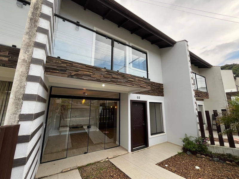 VENDE SOBRADO no BAIRRO RIO NEGRO - Vorlene Negócios Imobiliários: 1ª foto da galeria de imagens do imóvel