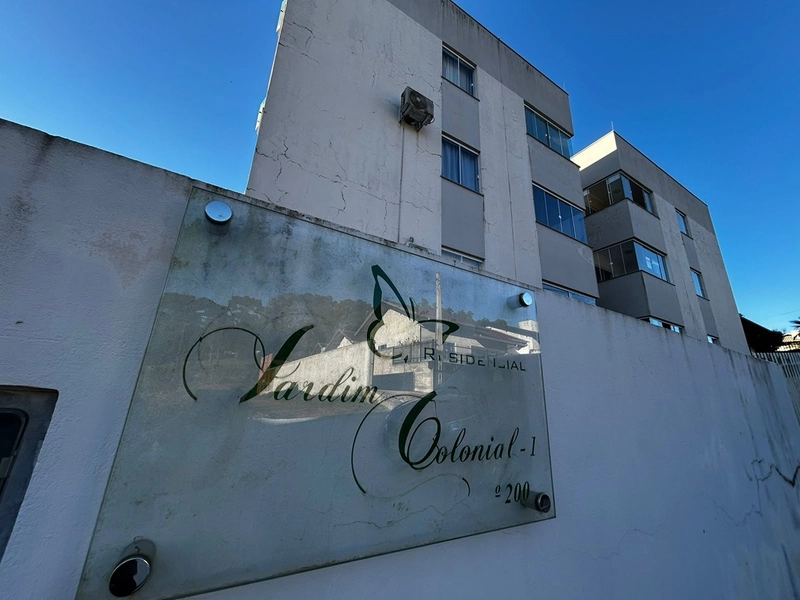 ALUGA APARTAMENTO SEMI MOBILIADO: 2ª foto da galeria de imagens do imóvel