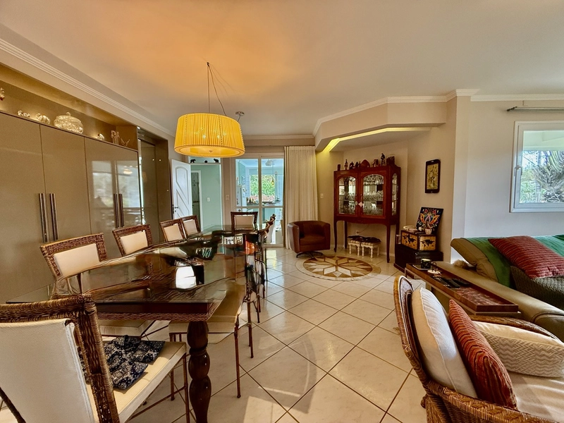 Casa de 295m² com 3 suítes em Cacupé em condomínio fechado: 2ª foto da galeria de imagens do imóvel