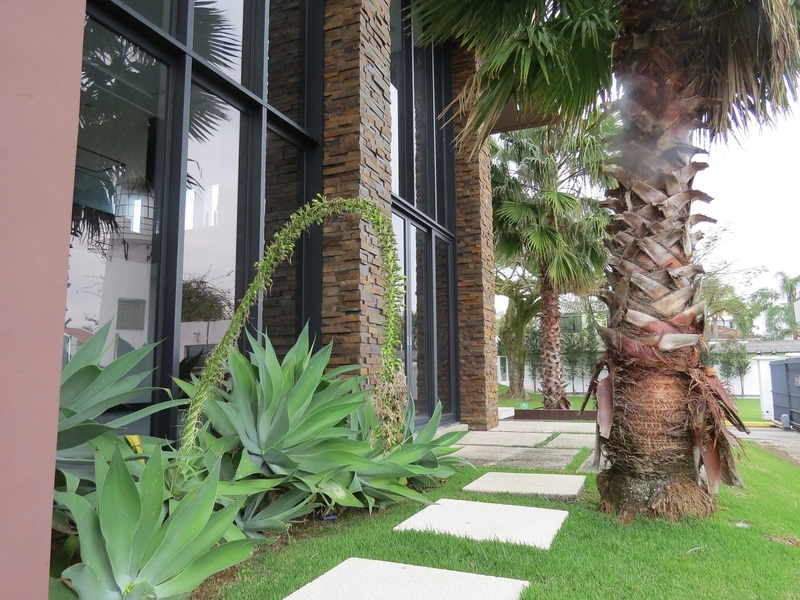 Casa 3 suítes em condomínio fechado no Cacupé: 3ª foto da galeria de imagens do imóvel