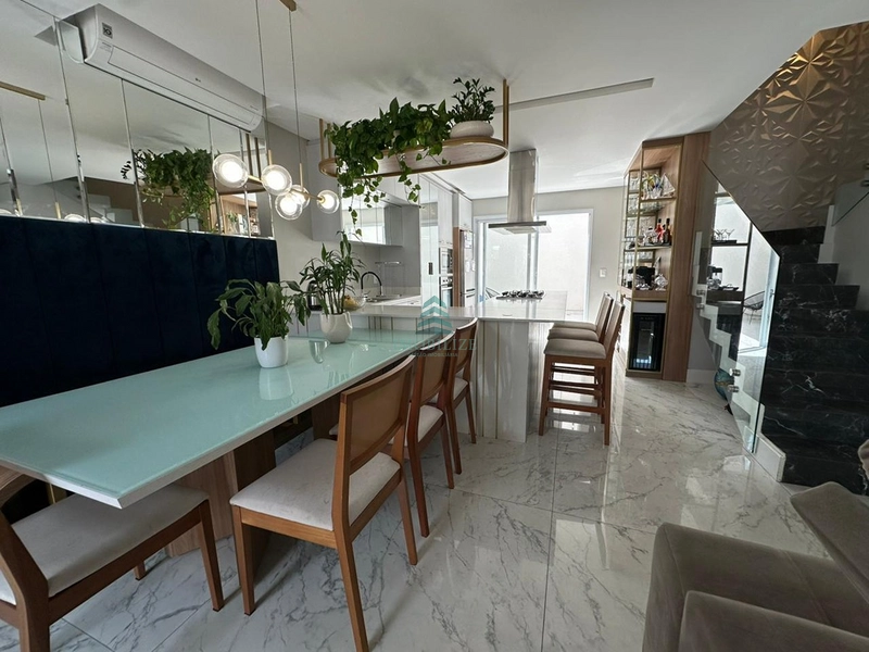 SOBRADO TRIPLEX MOBILIADO : 4ª foto da galeria de imagens do imóvel