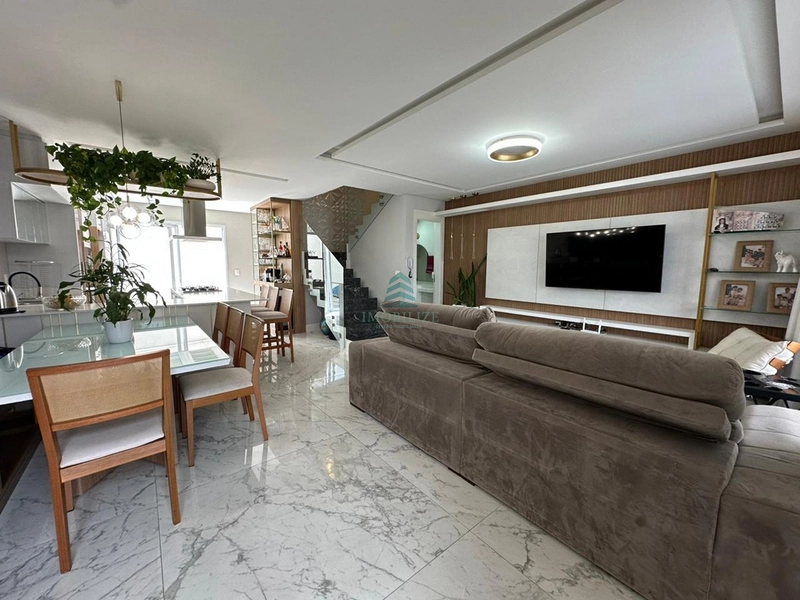 SOBRADO TRIPLEX MOBILIADO : 3ª foto da galeria de imagens do imóvel