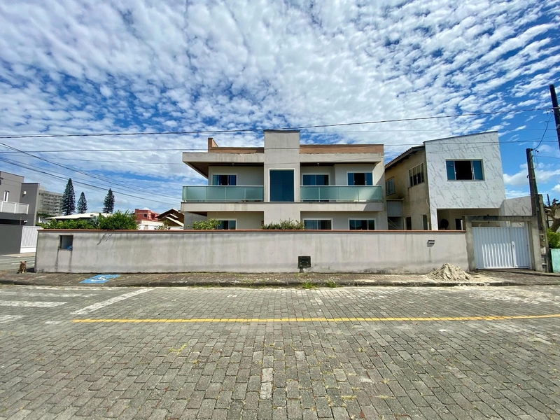 LINDO SOBRADO COM 04 DORMITÓRIOS, SENDO 01 SUÍTE QUADRA MAR - MP: 1ª foto da galeria de imagens do imóvel