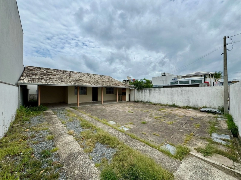 CASA NO CENTRO DE NAVEGANTES/SC: 1ª foto da galeria de imagens do imóvel