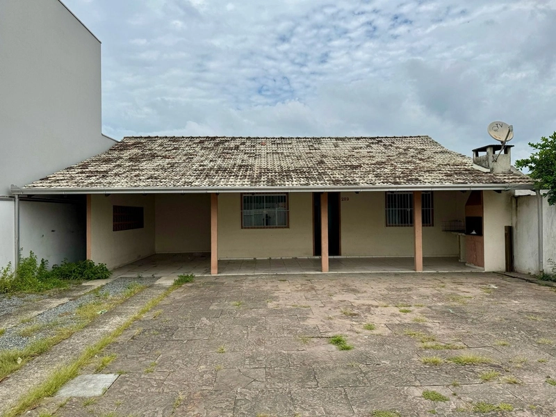 CASA NO CENTRO DE NAVEGANTES/SC: 2ª foto da galeria de imagens do imóvel