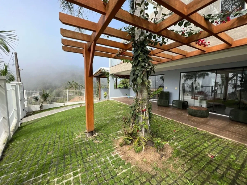 CASA DE ALTO PADRÃO - CENTRO DE PENHA/SC: 2ª foto da galeria de imagens do imóvel