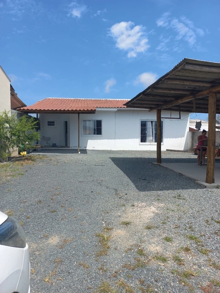 ACONCHEGANTE CASA NA PENHA A POUCOS METROS DO MAR: 1ª foto da galeria de imagens do imóvel