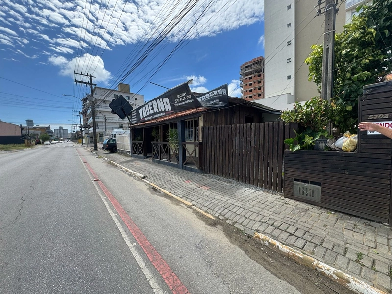 Terreno comercial com 2 casas simples na principal avenida do Gravatá: 1ª foto da galeria de imagens do imóvel