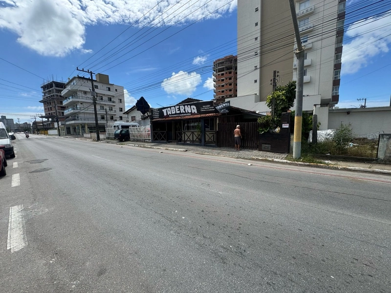 Terreno comercial com 2 casas simples na principal avenida do Gravatá: 2ª foto da galeria de imagens do imóvel