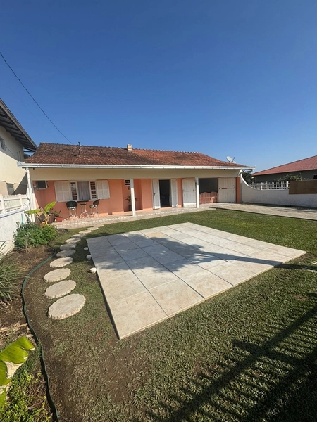 CASA AVERBADA COM 03 DORMITÓRIOS A 350 METROS DO MAR : 1ª foto da galeria de imagens do imóvel