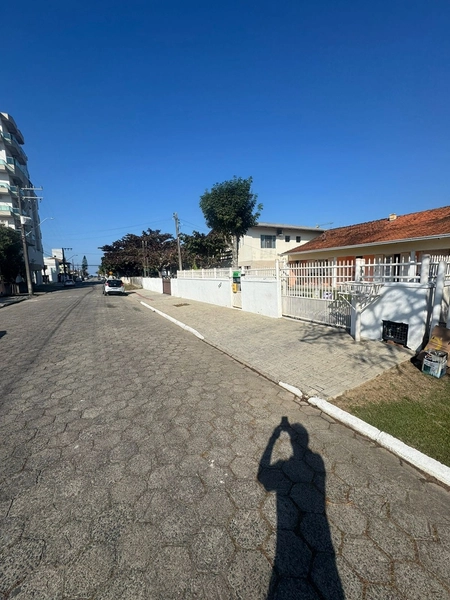 CASA AVERBADA COM 03 DORMITÓRIOS A 350 METROS DO MAR : 5ª foto da galeria de imagens do imóvel