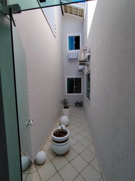 CASA COM 04 DORMITÓRIOS NO BAIRRO CORDEIROS - ITAJAI: 22ª foto da galeria de imagens do imóvel