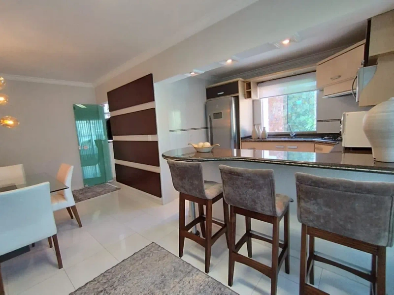 CASA COM 04 DORMITÓRIOS NO BAIRRO CORDEIROS - ITAJAI: 8ª foto da galeria de imagens do imóvel