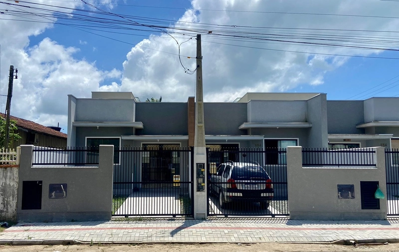 CASA GEMINADA PRONTO PRA MORAR - MEIA PRAIA: 3ª foto da galeria de imagens do imóvel