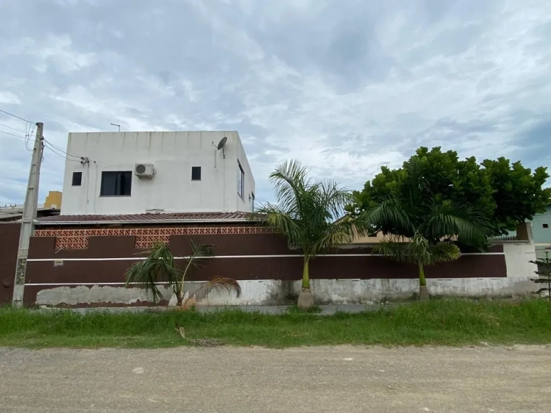 CASA COM 6 DORMITÓRIOS A 200 METROS DA PRAIA: 3ª foto da galeria de imagens do imóvel