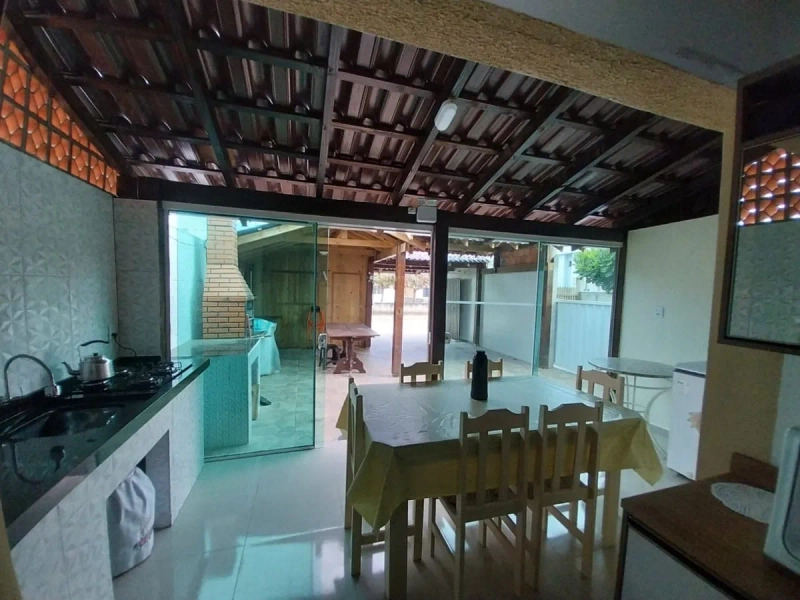 CASA COM 6 DORMITÓRIOS A 200 METROS DA PRAIA: 8ª foto da galeria de imagens do imóvel