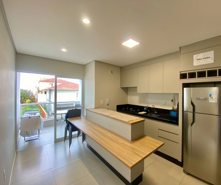 APARTAMENTO MOBILIADO A POUCOS PASSOS DA PRAIA EM NAVEGANTES/SC: 4ª foto da galeria de imagens do imóvel