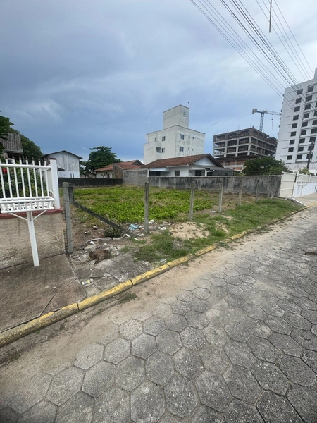 TERRENO NO CENTRO DE NAVEGANTES: 1ª foto da galeria de imagens do imóvel