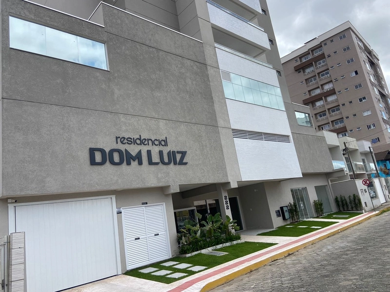 APARTAMENTO NO CENTRO DE NAVEGANTES: 1ª foto da galeria de imagens do imóvel