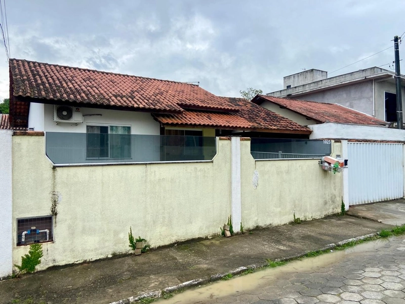Casa Averbada com Piscina / Meia Praia - Navegantes/SC: 4ª foto da galeria de imagens do imóvel