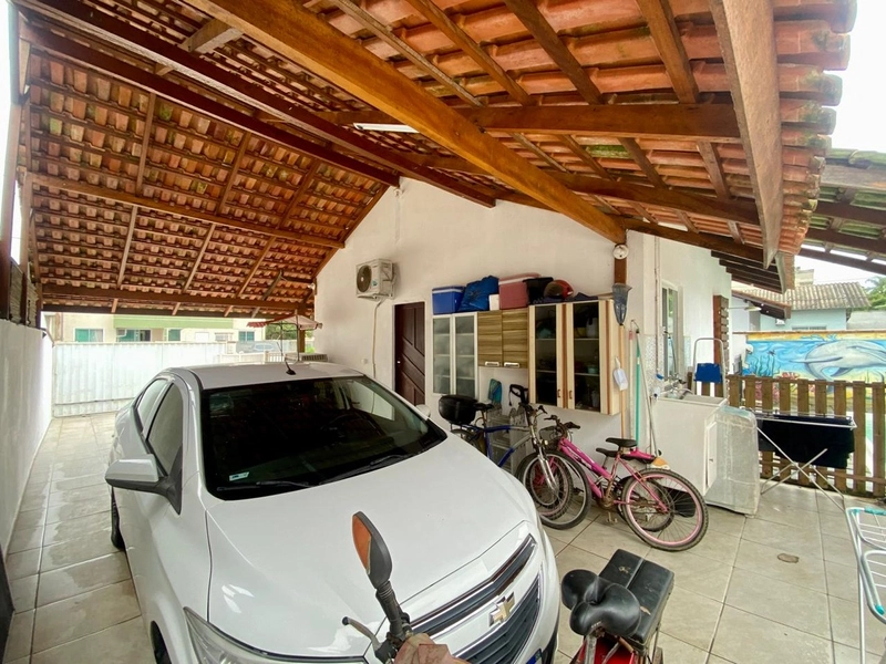 Casa Averbada com Piscina / Meia Praia - Navegantes/SC: 2ª foto da galeria de imagens do imóvel