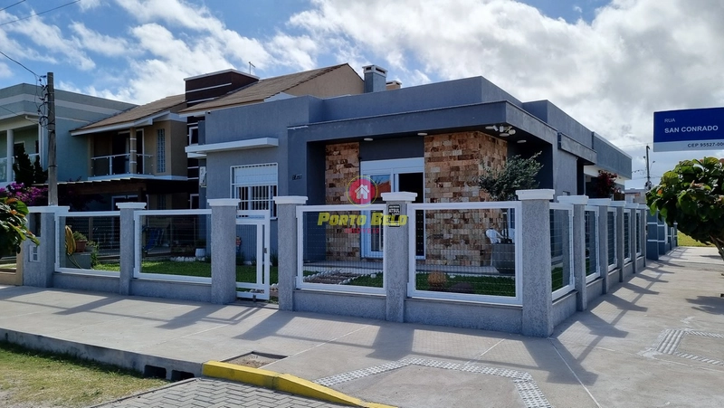 CASA DE ESQUINA PRÓXIMA DO MAR E CENTRO DE ATLÂNTIDA SUL: 2ª foto da galeria de imagens do imóvel