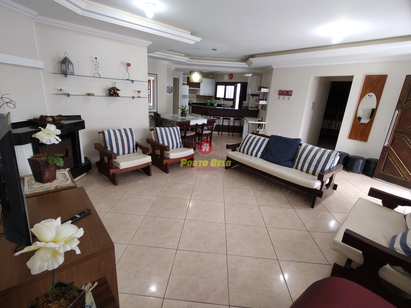 Linda casa com piscina apenas 100 metros do mar!: 4ª foto da galeria de imagens do imóvel