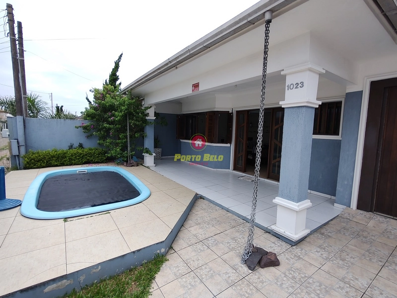 Linda casa com piscina apenas 100 metros do mar!: 2ª foto da galeria de imagens do imóvel