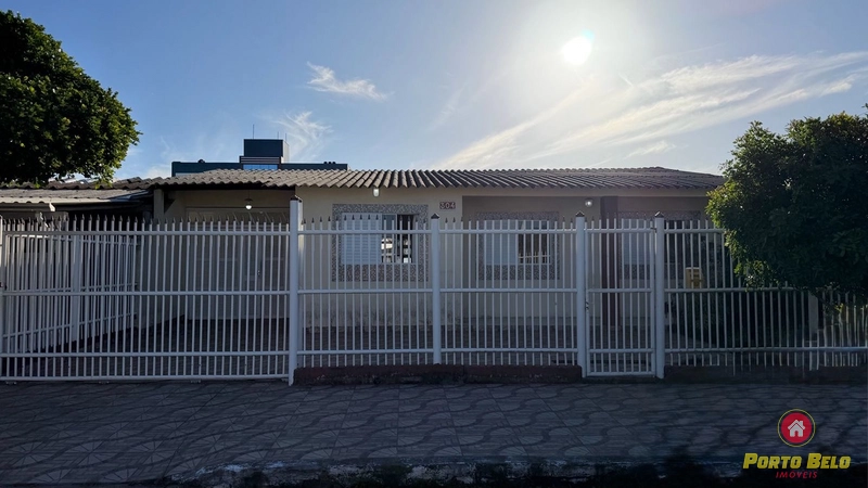 CASA PRÓXIMO À AV. PRINCIPAL: 1ª foto da galeria de imagens do imóvel