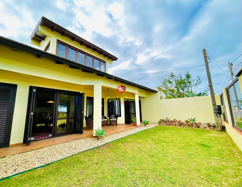 Oportunidade única! ÓTIMA CASA COM VISTA PARA O MAR!!!: 1ª foto da galeria de imagens do imóvel