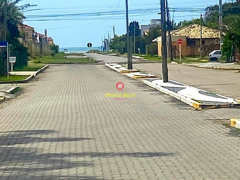 CASA DE ESQUINA COM PISCINA À VENDA: 24ª foto da galeria de imagens do imóvel