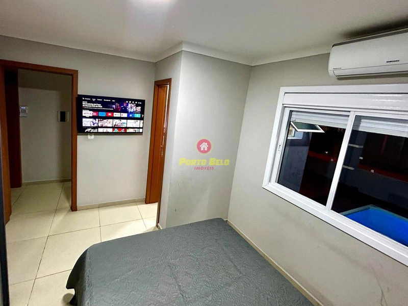 CASA DE ESQUINA COM PISCINA À VENDA: 15ª foto da galeria de imagens do imóvel