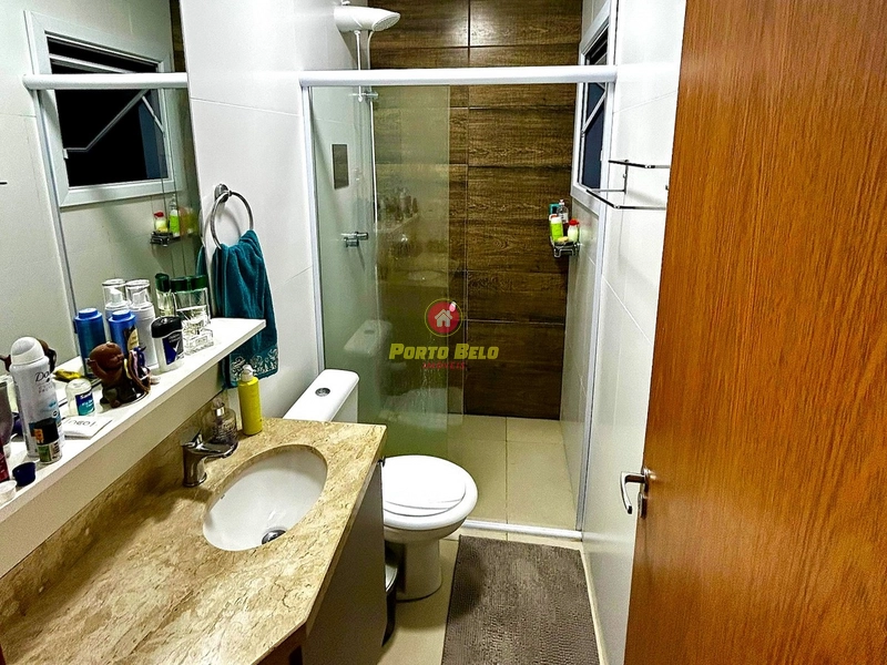 CASA DE ESQUINA COM PISCINA À VENDA: 16ª foto da galeria de imagens do imóvel