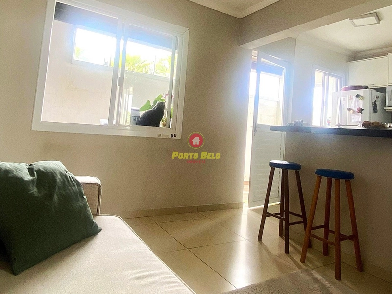 CASA DE ESQUINA COM PISCINA À VENDA: 10ª foto da galeria de imagens do imóvel