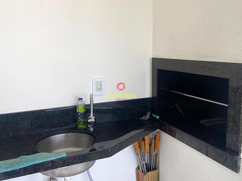 CASA DE ESQUINA COM PISCINA À VENDA: 13ª foto da galeria de imagens do imóvel