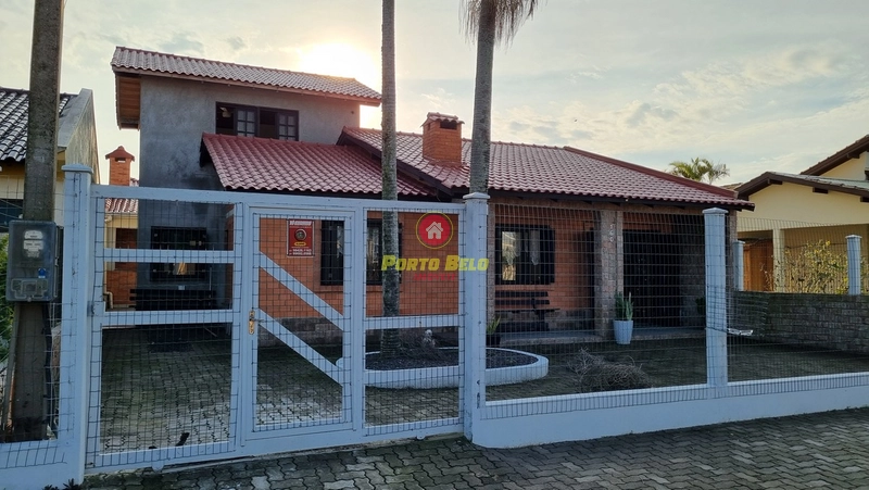 CASA À VENDA PERTO DO MAR: 1ª foto da galeria de imagens do imóvel