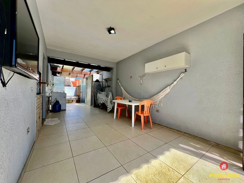 CASA APENAS 2 QUADRAS DO MAR: 10ª foto da galeria de imagens do imóvel