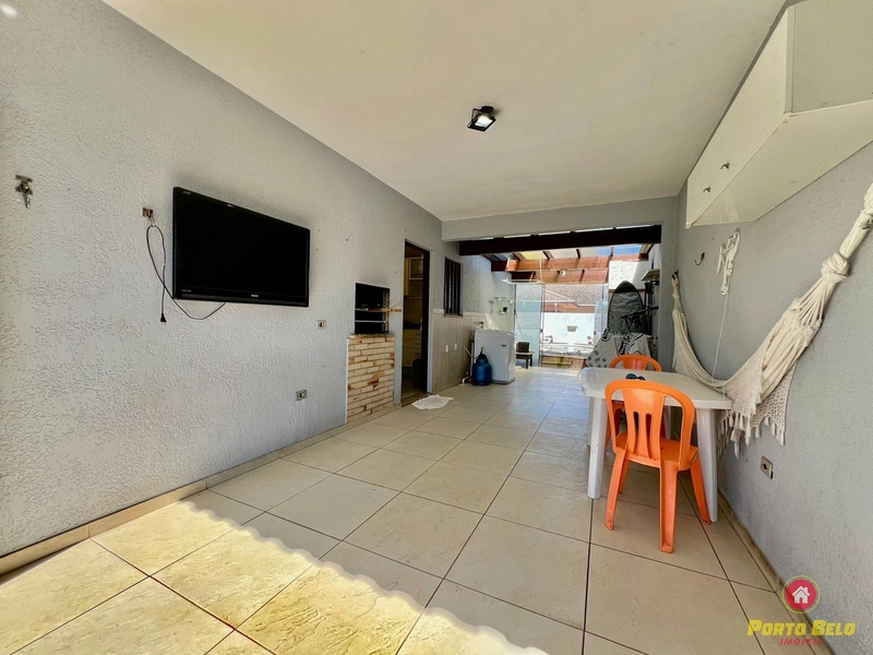 CASA APENAS 2 QUADRAS DO MAR: 4ª foto da galeria de imagens do imóvel