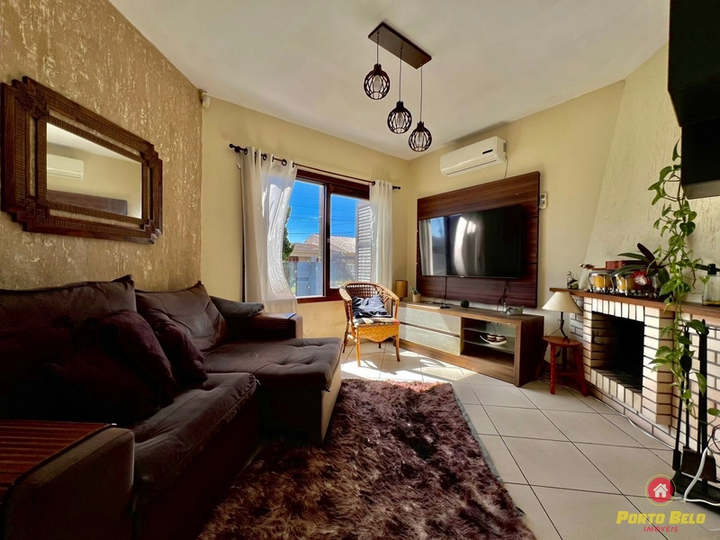 CASA APENAS 2 QUADRAS DO MAR: 3ª foto da galeria de imagens do imóvel