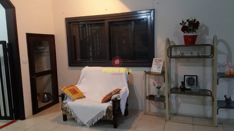 CASA DE ESQUINA EM AVENIDA COM PISCINA PRÓXIMO AO CENTRO!!!: 8ª foto da galeria de imagens do imóvel