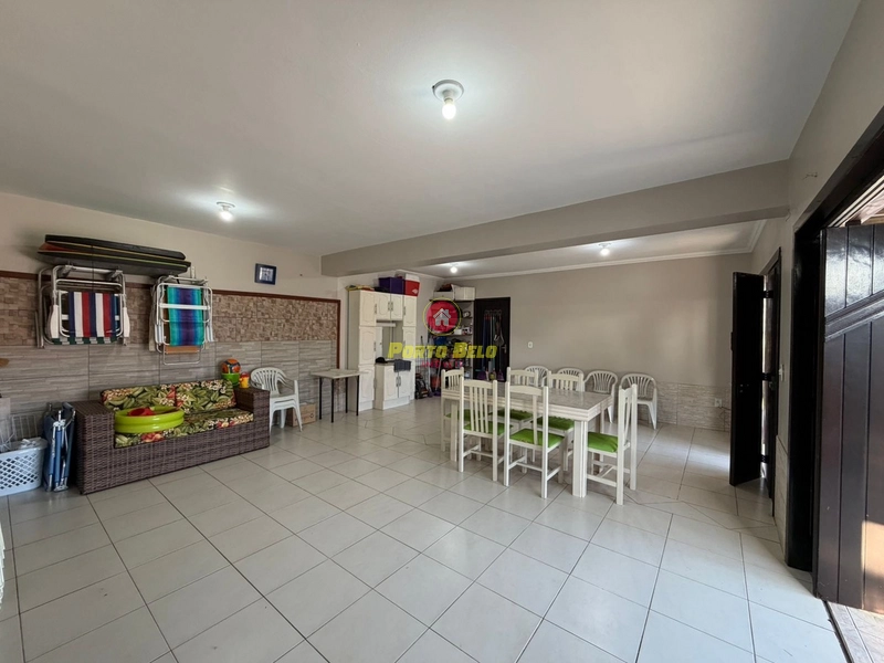 CASA DE ESQUINA PRÓXIMA À PRAIA E CENTRO: 13ª foto da galeria de imagens do imóvel