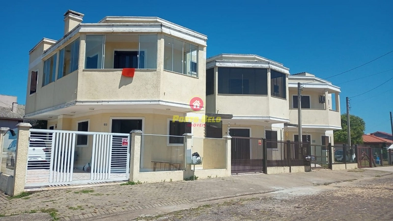 CASA APENAS UMA QUADRA DO MAR: 2ª foto da galeria de imagens do imóvel