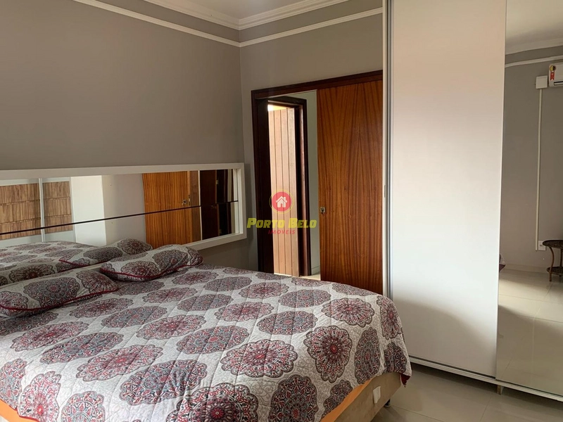 CASA APENAS UMA QUADRA DO MAR: 14ª foto da galeria de imagens do imóvel