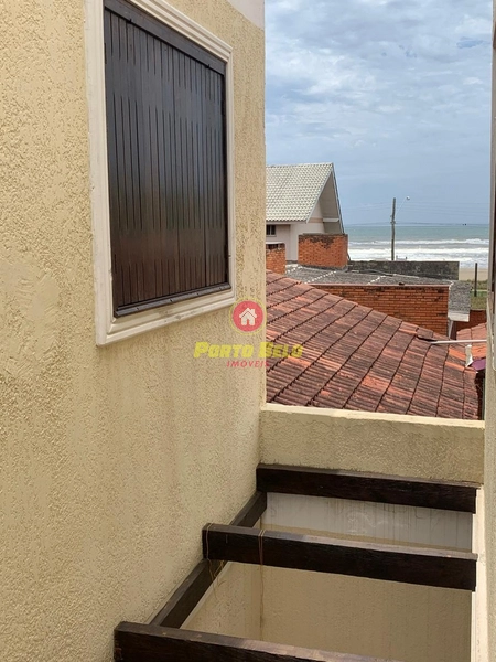 CASA APENAS UMA QUADRA DO MAR: 3ª foto da galeria de imagens do imóvel