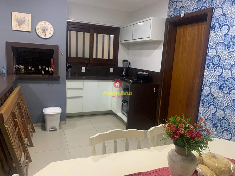 CASA APENAS UMA QUADRA DO MAR: 18ª foto da galeria de imagens do imóvel