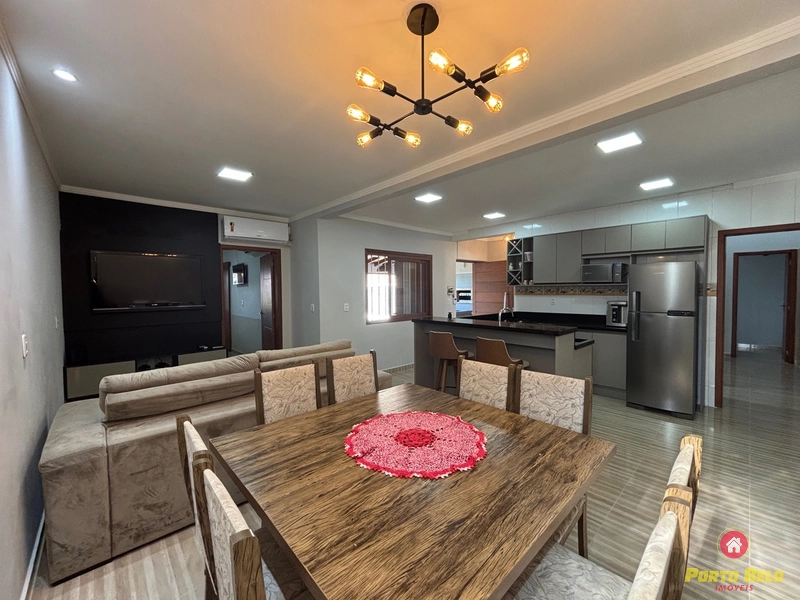 CASA COM PISCINA EM ATLÂNTIDA SUL: 1ª foto da galeria de imagens do imóvel