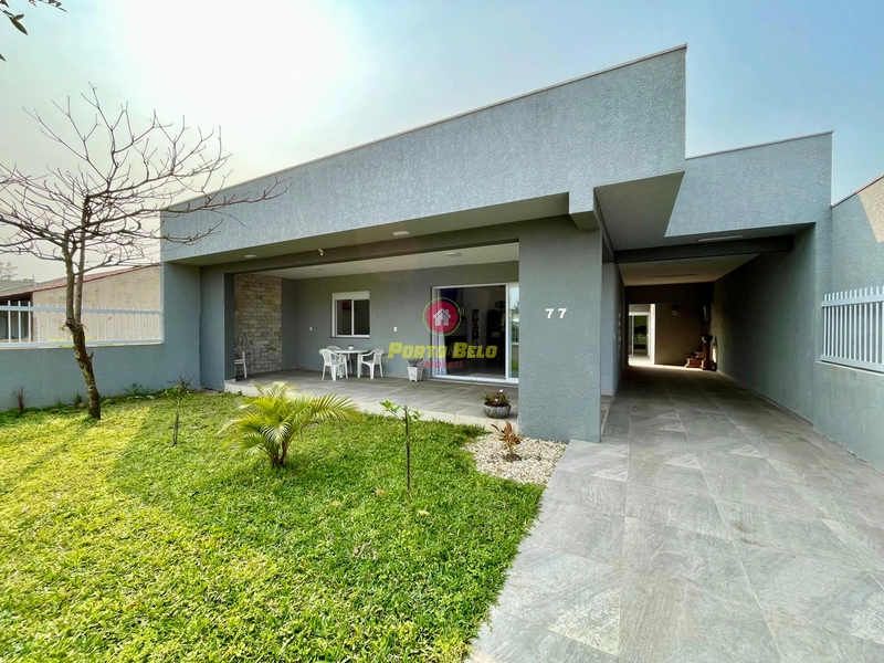 CASA LOCALIZADA APENAS 150M DO MAR: 1ª foto da galeria de imagens do imóvel